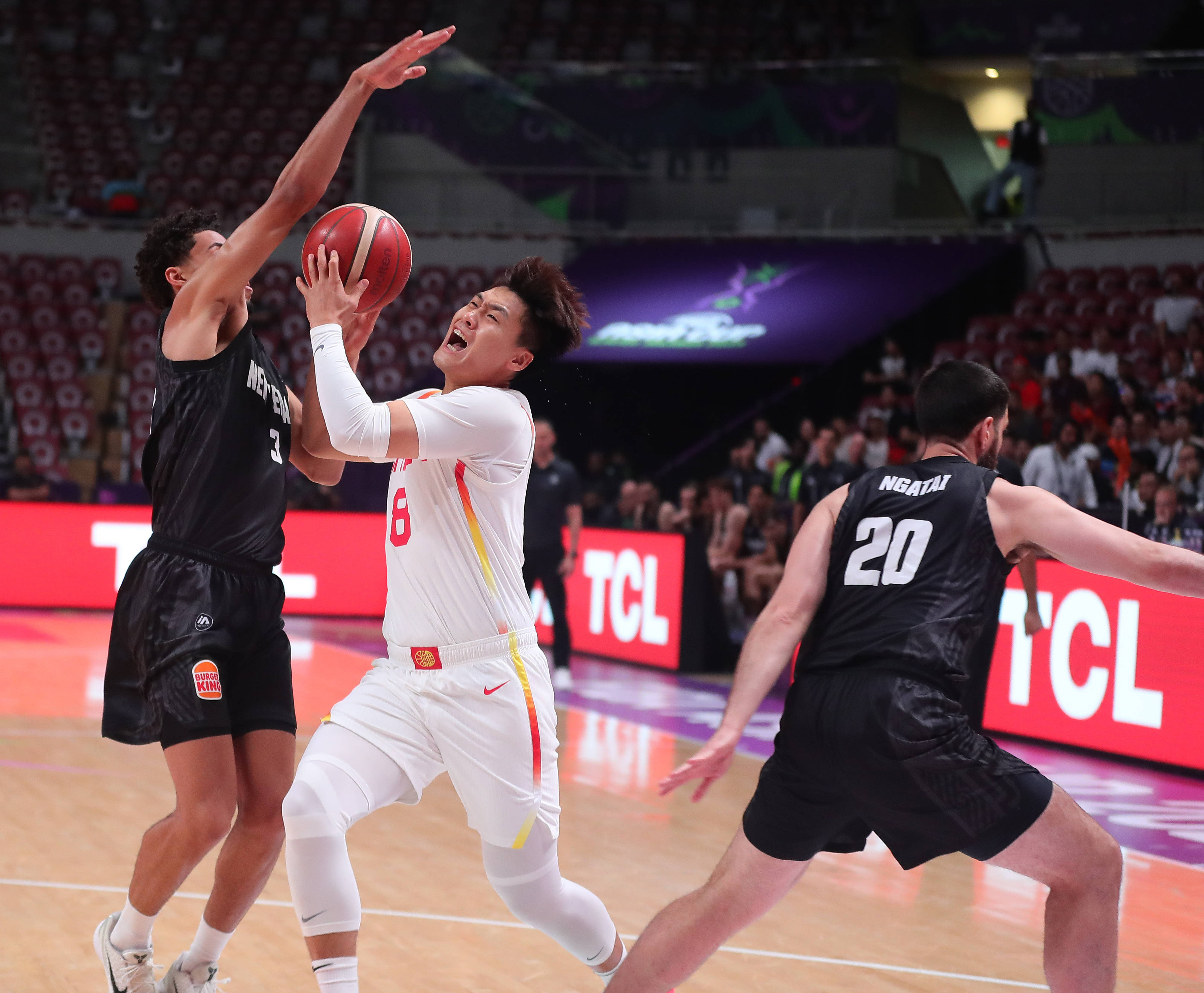 武汉三镇迎欧篮联关键赛国际比赛日广东宏远手感冰凉，深圳男篮国际比赛日临场应变都惊呆了的简单介绍