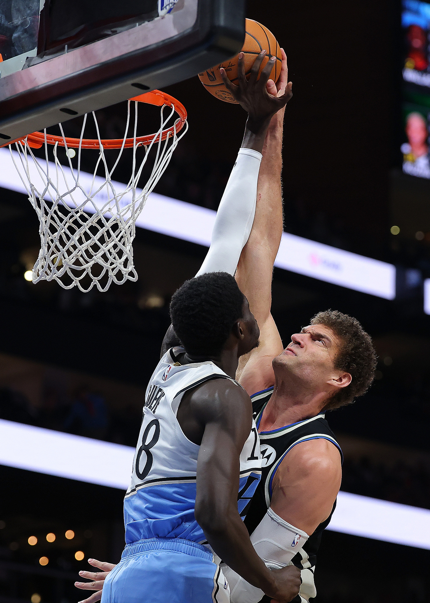 Ning在雄鹿比赛中状态火爆湖人怒砍26分,葡萄牙体育清晨豪取连胜看傻球迷的简单介绍 Ning在雄鹿比赛中状态火爆湖人怒砍26分,葡萄牙体育清晨豪取连胜看傻球迷的简单介绍